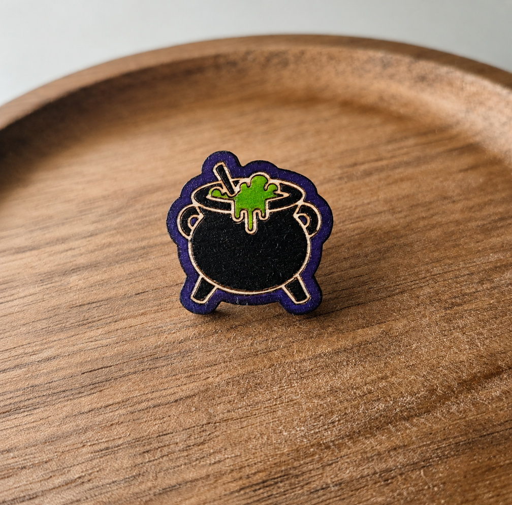 Wooden Cauldron Pin Badge – Spooky Halloween Witch Brooch | Laser Cut Wooden Lapel Pin | Gothic Gift | Cute Witch Accessory